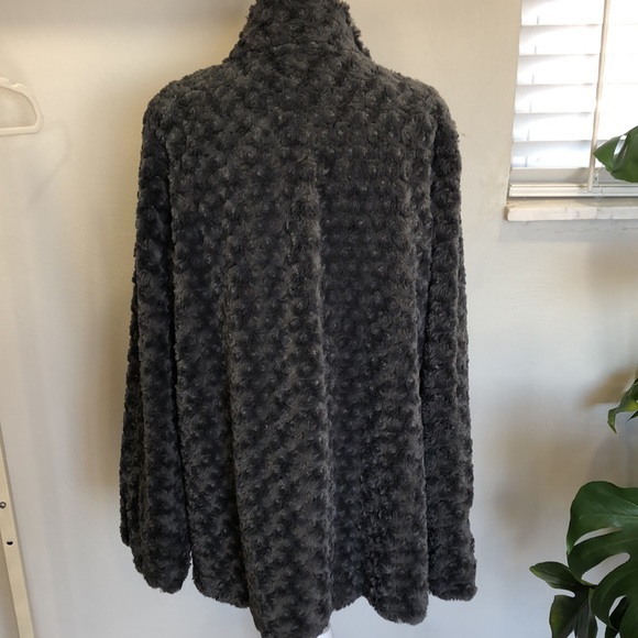 Closing my closet sale!
Dennis Basso faux fur coat - Picture 9 of 10